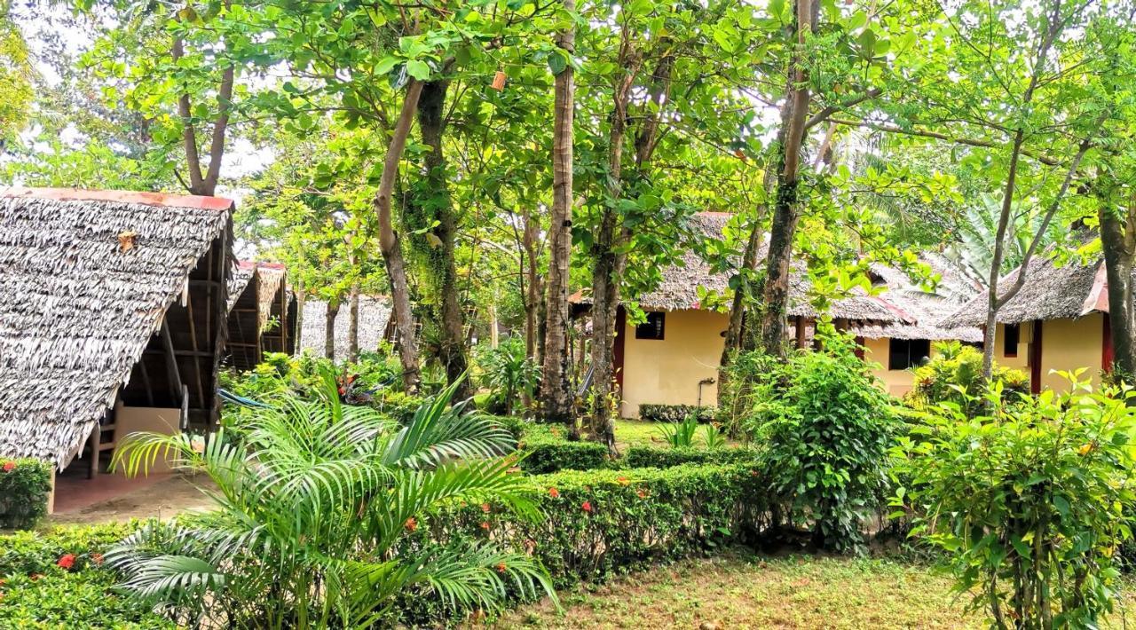 Sulu Sunset Beach Resort Nauhang Exterior photo